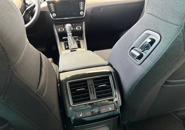 Skoda Superb cena 194840 przebieg: 4, rok produkcji 2024 z Czaplinek małe 154